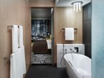 Badezimmer in einem modernen Stil